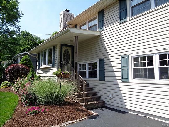 3rd image of 122 Gordon Pkwy
