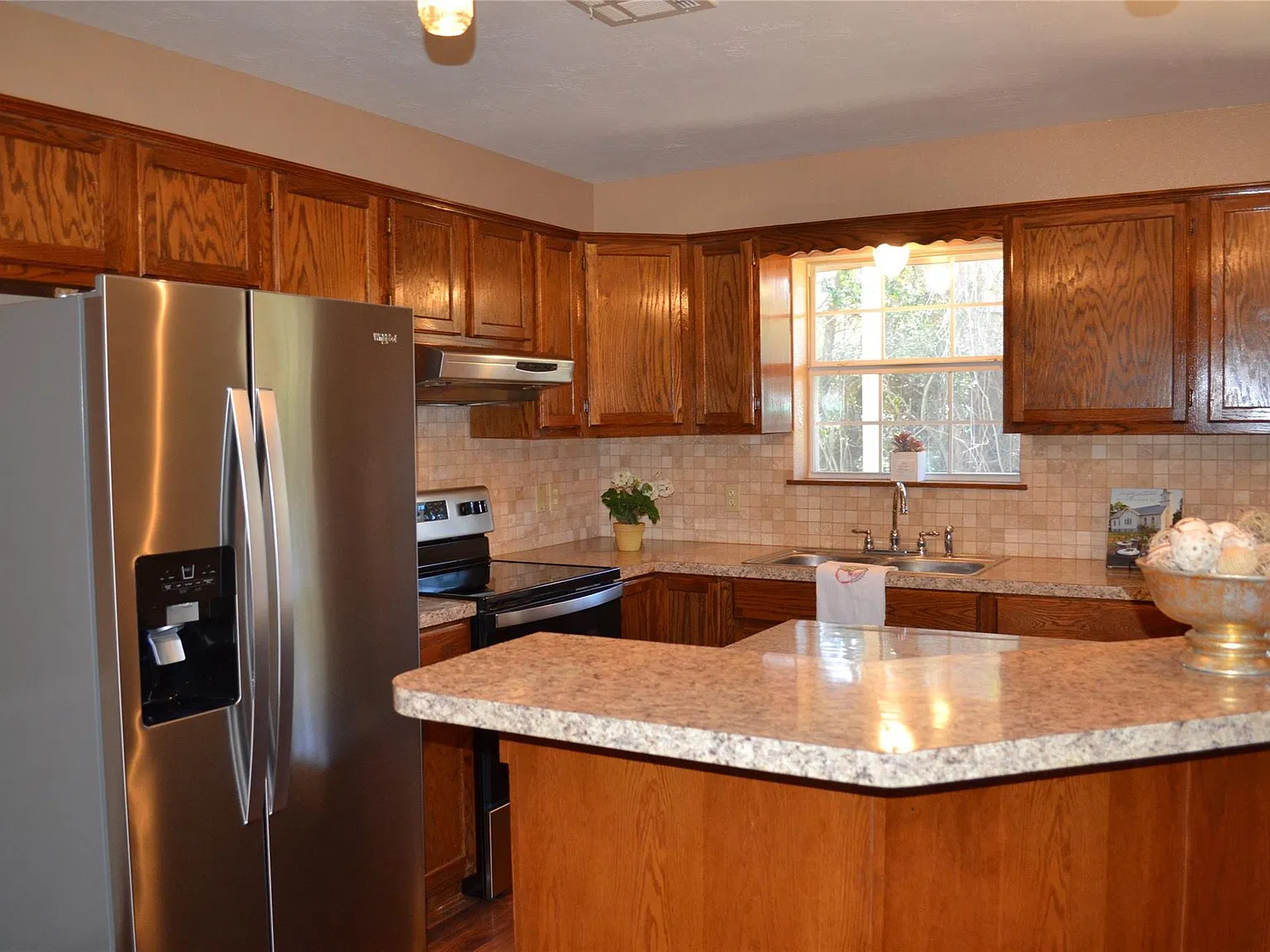 4 bed, 2.0 bath, 2038 sqft, $2,500 — Photo 4