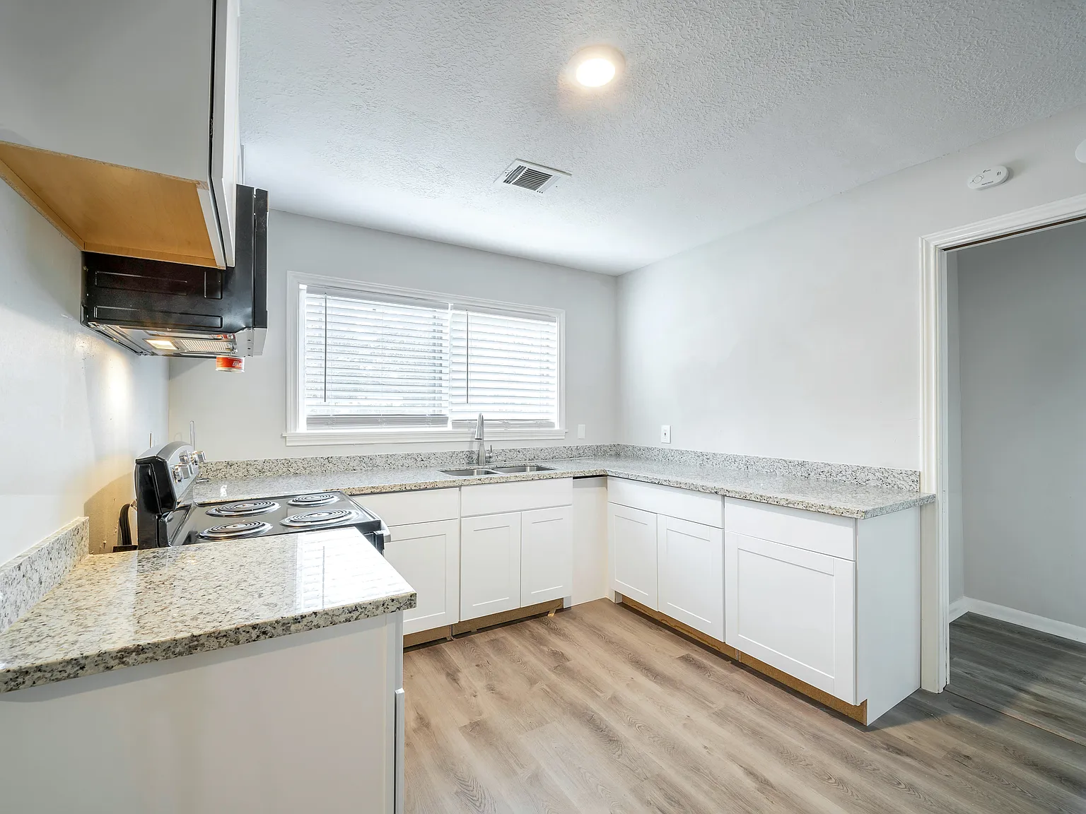 4 bed, 2.5 bath, 2135 sqft, $693 — Photo 4