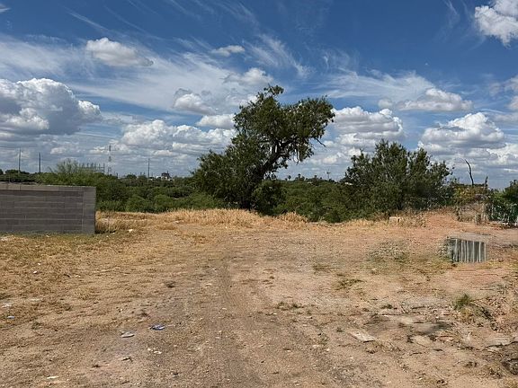 2nd image of 380 Riverhill Loop