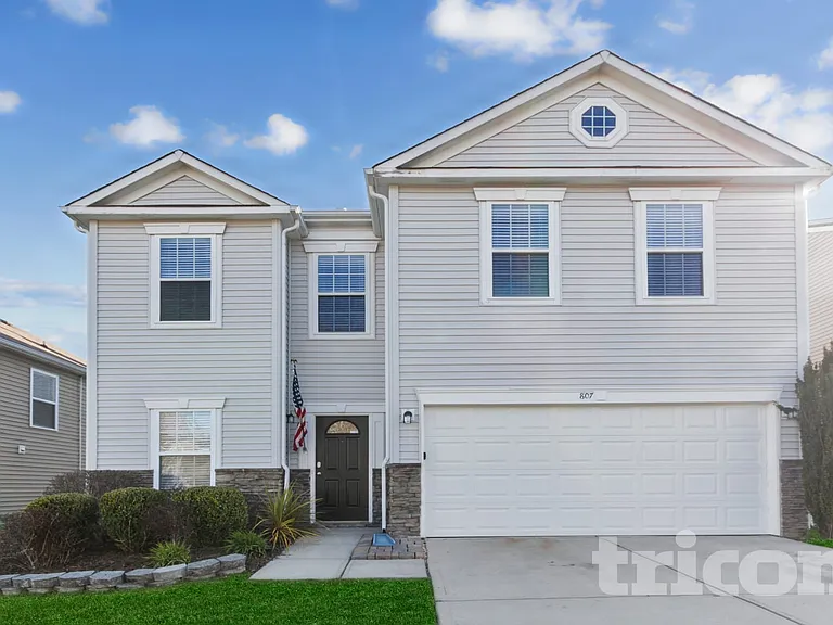 807 Chastain Ave — Photo 1