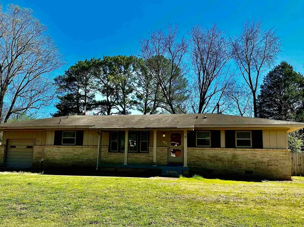 3913 Shamrock Dr NW, Huntsville, AL 35810