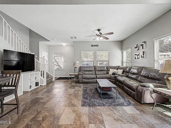 5th image of 929 S DEERFIELD Lane