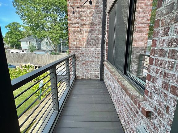 4th image of 1035 Chester Ave APT 2