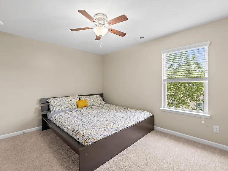 1084 Crescent Moon Dr — Photo 34