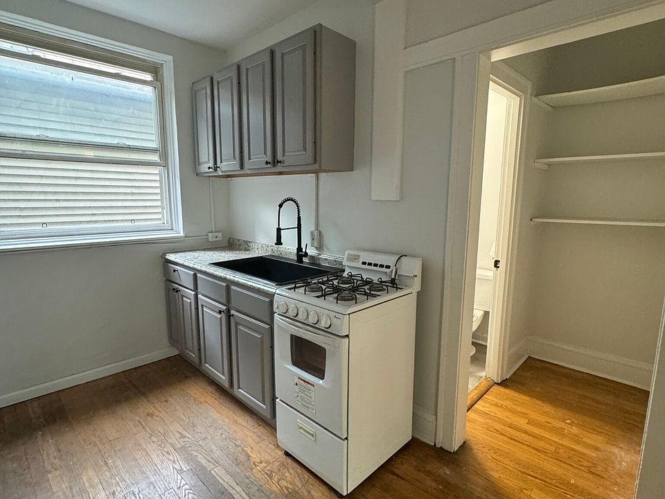 1st image of 1222 W Victoria St #2