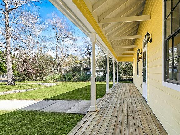 4th image of 102 Emerald St