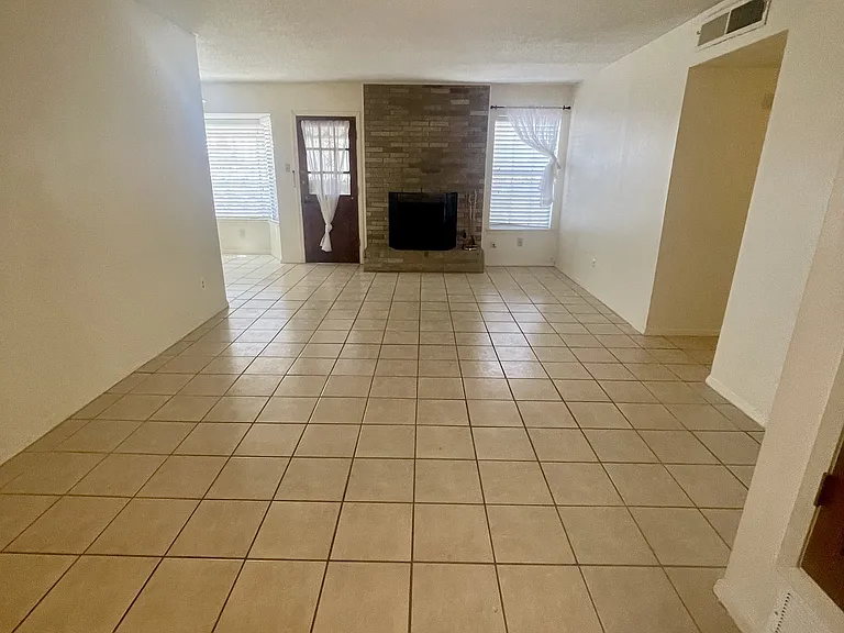8621 Mettler Dr — Photo 2