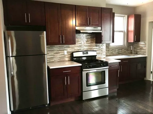 685 Lorimer Street image 2 of 13