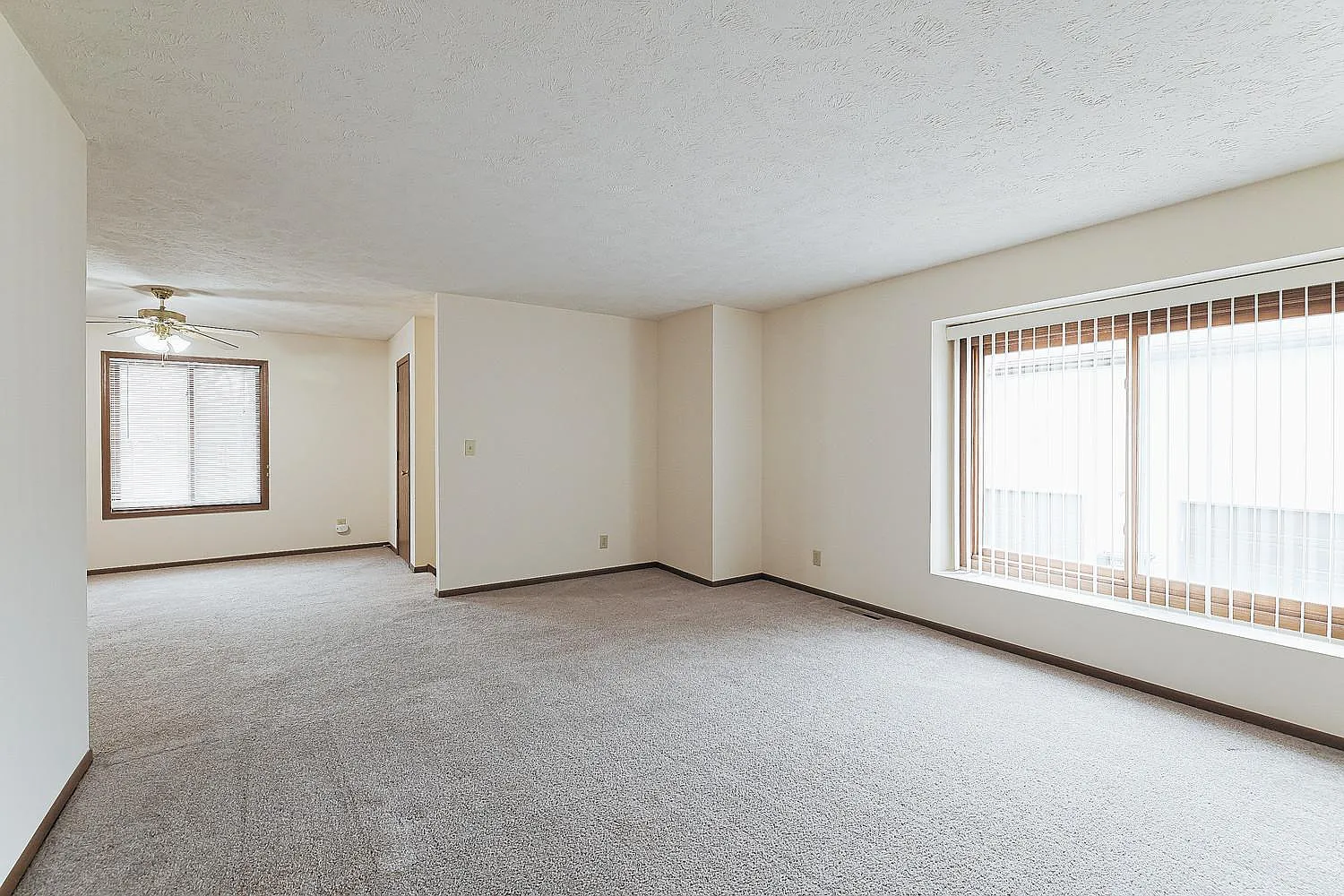 3 bed, 1792 sqft, $1,879 — Photo 2