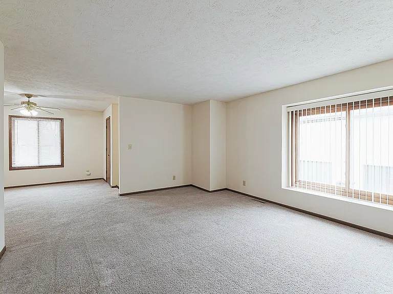 3127 Wildbriar Ln — Photo 2
