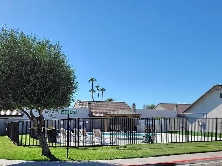2426 W Earll Dr — Photo 10
