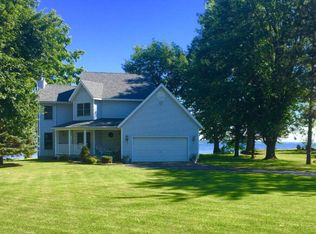 376 Point Au Fer Rd, Champlain, NY 12919