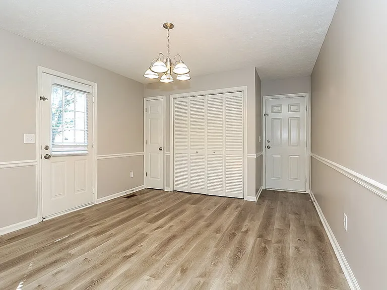 386 Park Ct E — Photo 6