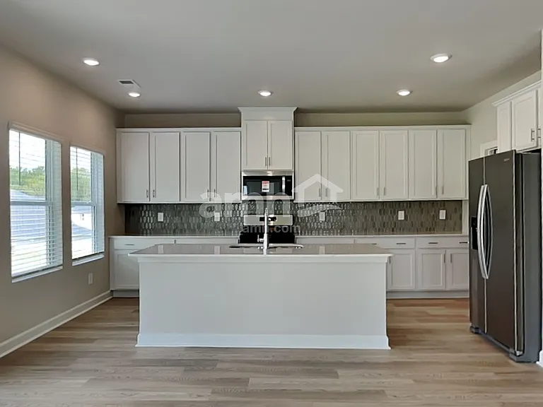 303 Granby Trl — Photo 3