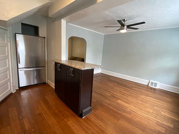 3rd image of 1386 Beach Ave
