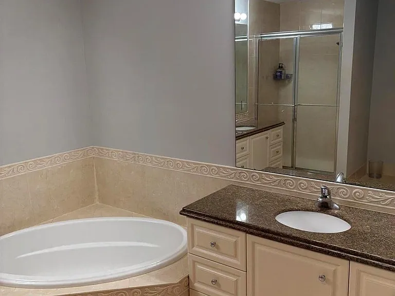 6 Harbour Isle Dr E #205 — Photo 31