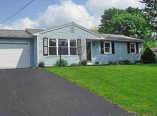 68 Gannett Rd, Farmington, NY 14425