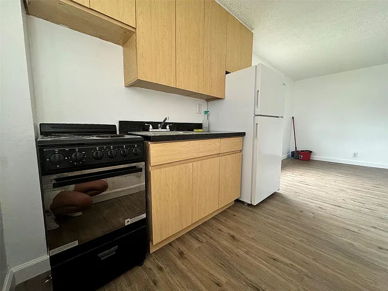 2037 Madison St #8 — Photo 5