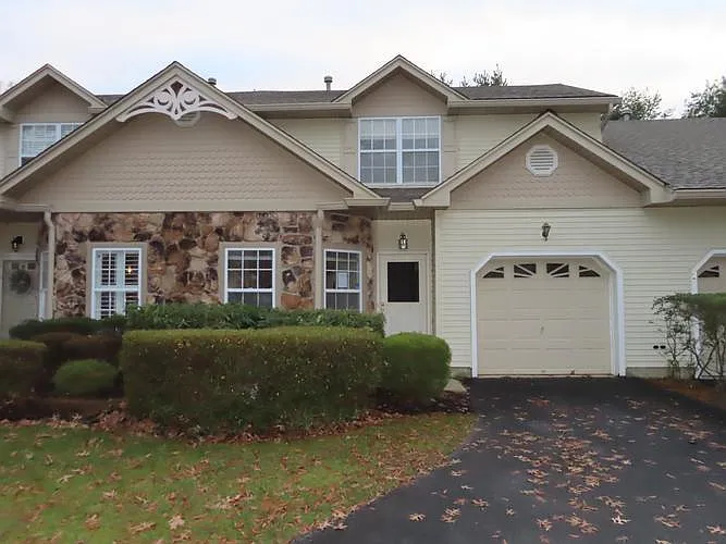 4 Riva Blvd photo 1