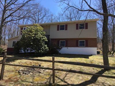 580 Mountain Oaks Dr, Laurel Run, PA, 18706