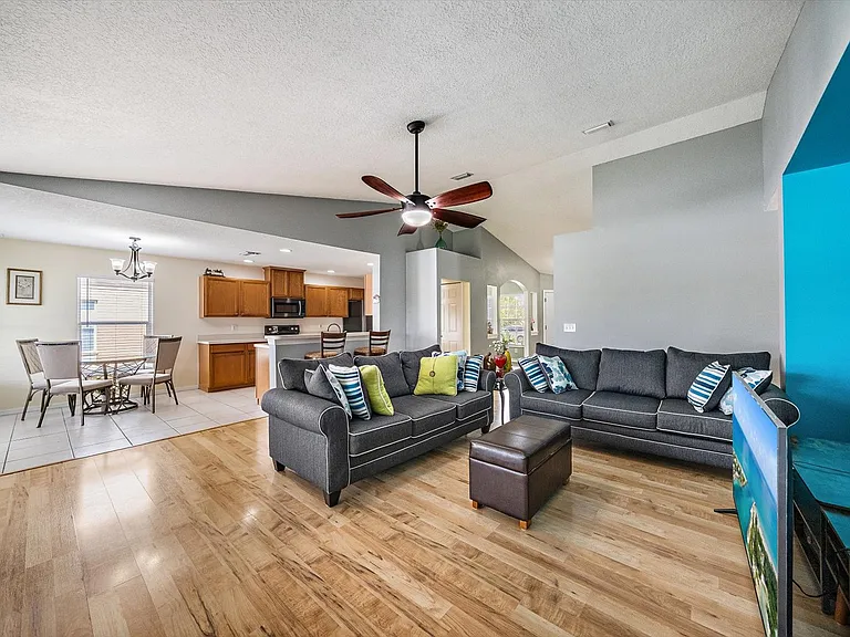 12017 Larson Ln — Photo 15