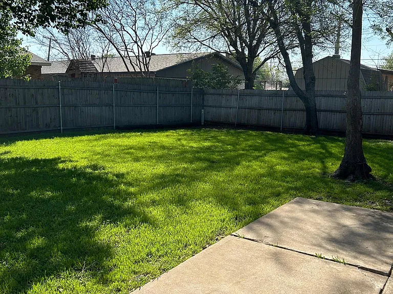 7404 Buttonwood Dr — Photo 24