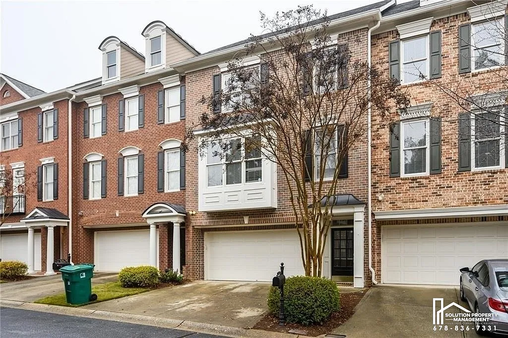 4 bed, 2724 sqft, $3,200 — Photo 1