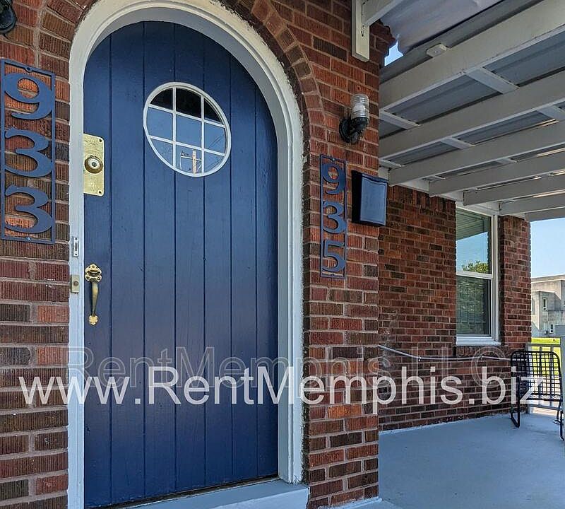 1st image of 935 Hawthorne St