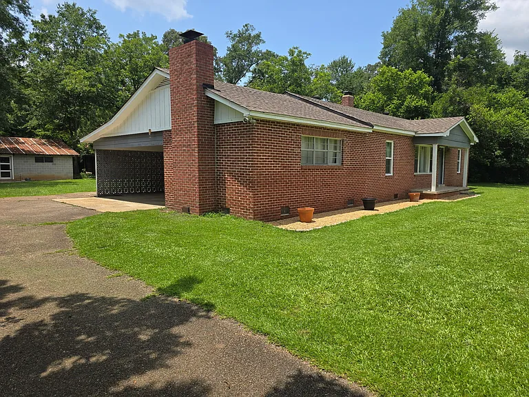 1608 S Pickensville Rd — Photo 3