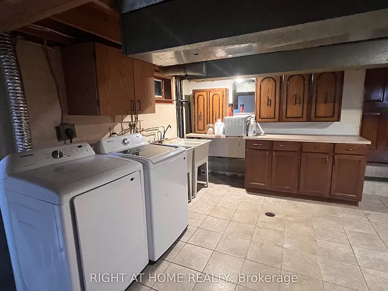 39 Lisgar Ct #UPPER — Photo 16
