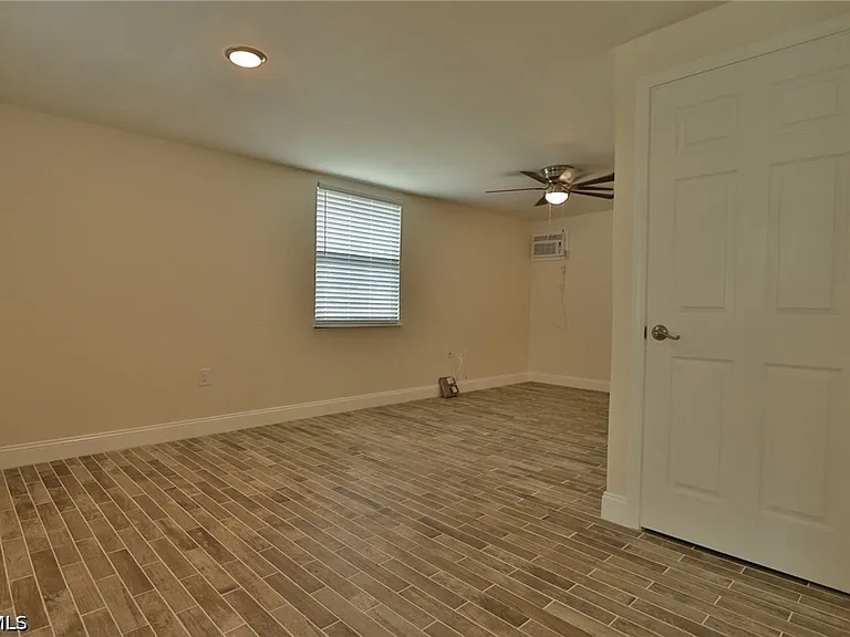 11 California Rd — Photo 14