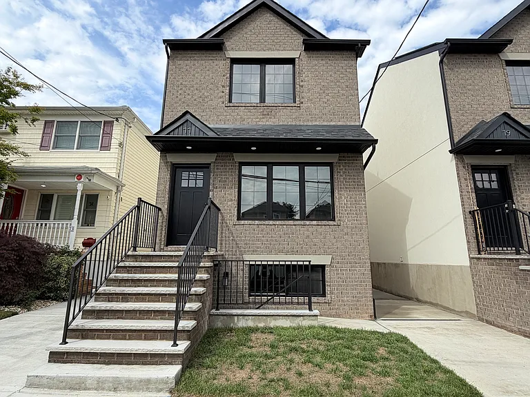 77 Alberta Ave #1 — Photo 1