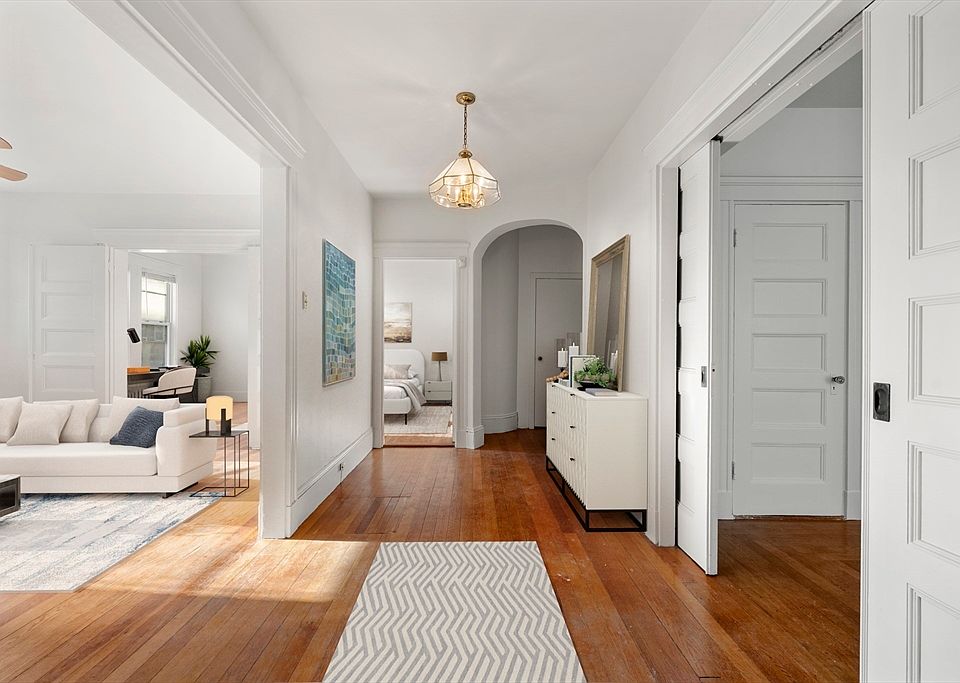 1st image of 27 Willis St