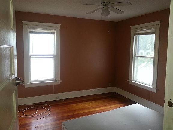 5th image of 81 Sefton Dr #2