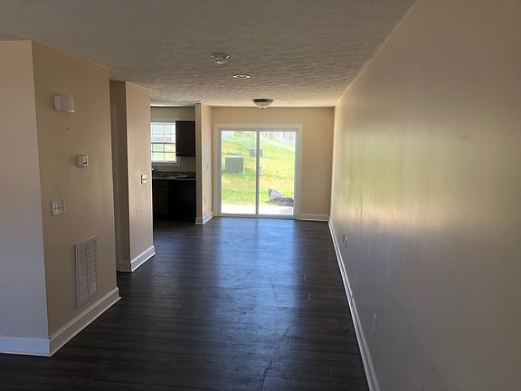 3rd image of 645 Twisted Oak Dr NW