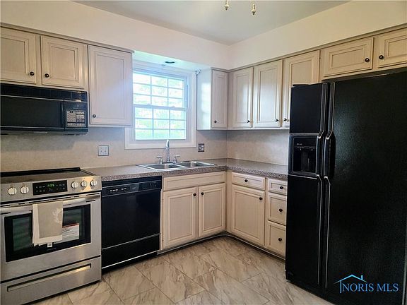 4th image of 1777 Bucklew Dr