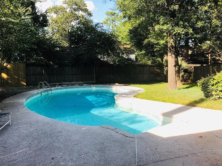 2123 Lakeville Dr — Photo 17