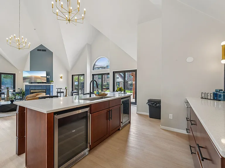 Oaks Lincoln Apartments — Photo 49