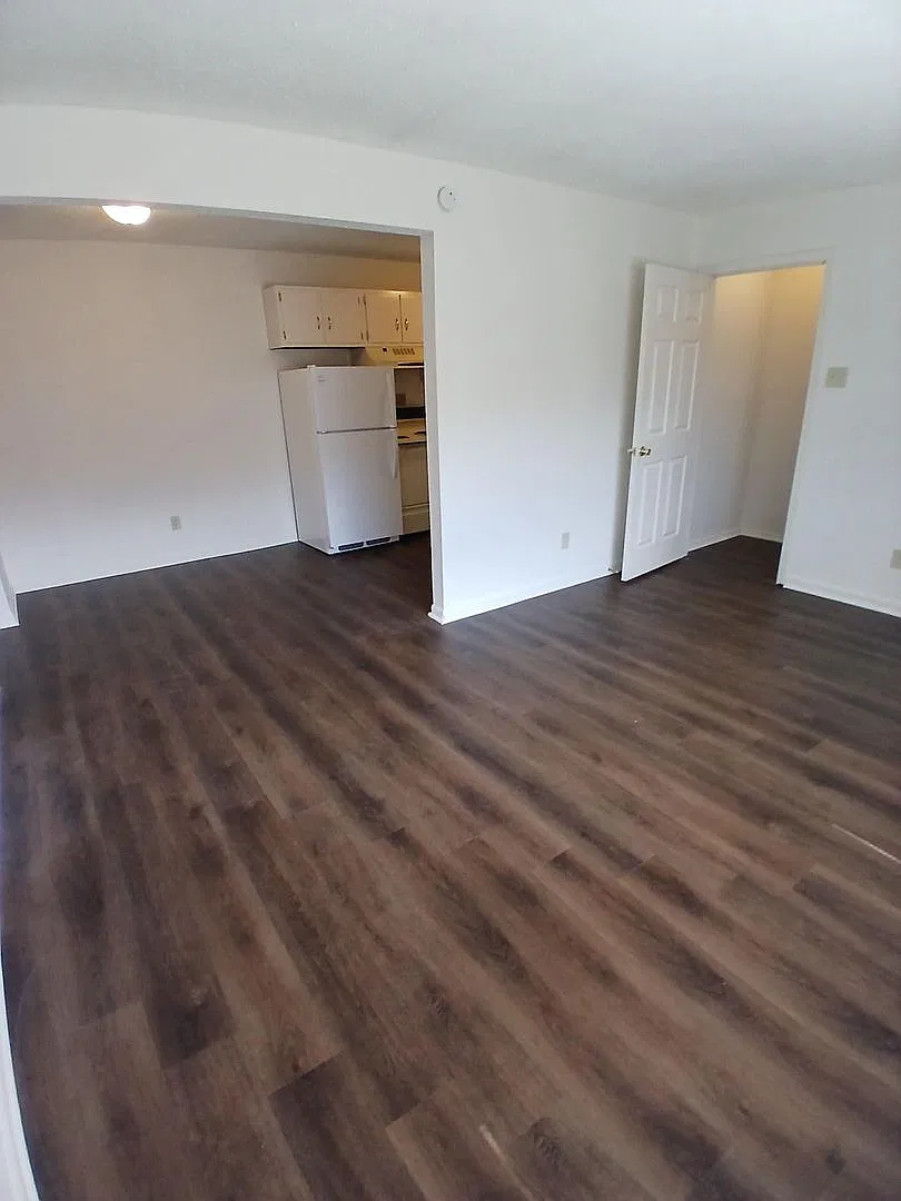 Yorktowne Apartments — Photo 2