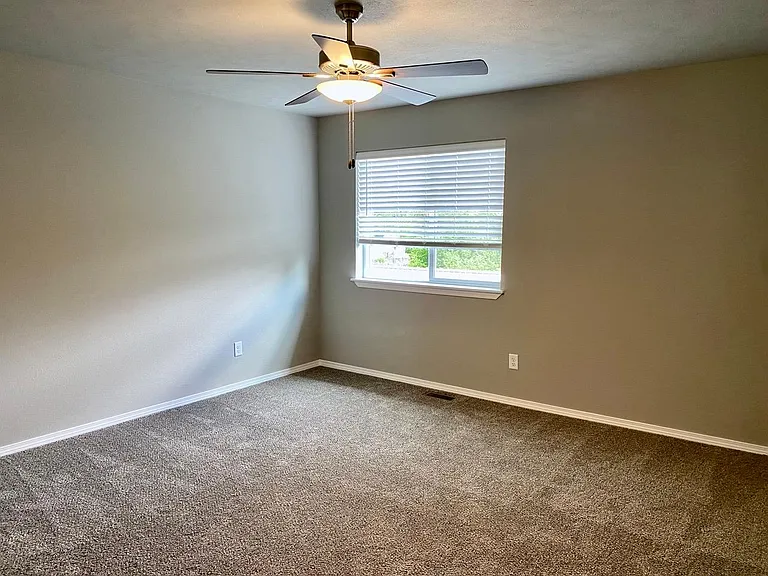 825 N Willow Ct — Photo 16