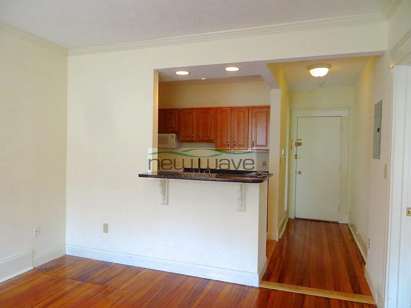 1st image of 51 Queensberry St APT 17
