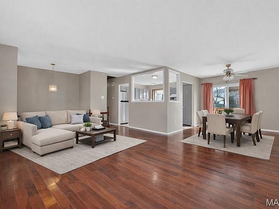 3rd image of 35 Deborah Dr