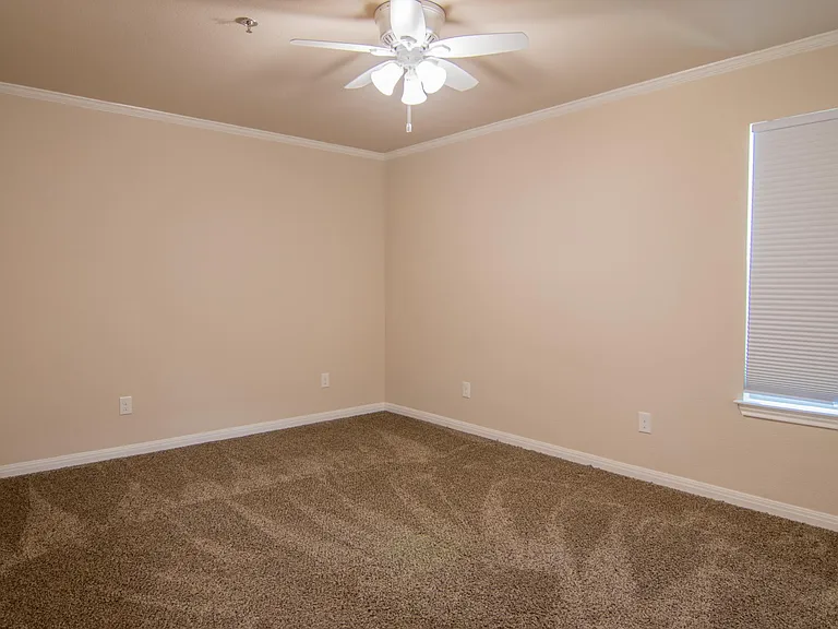 Creekside Apartments — Photo 42