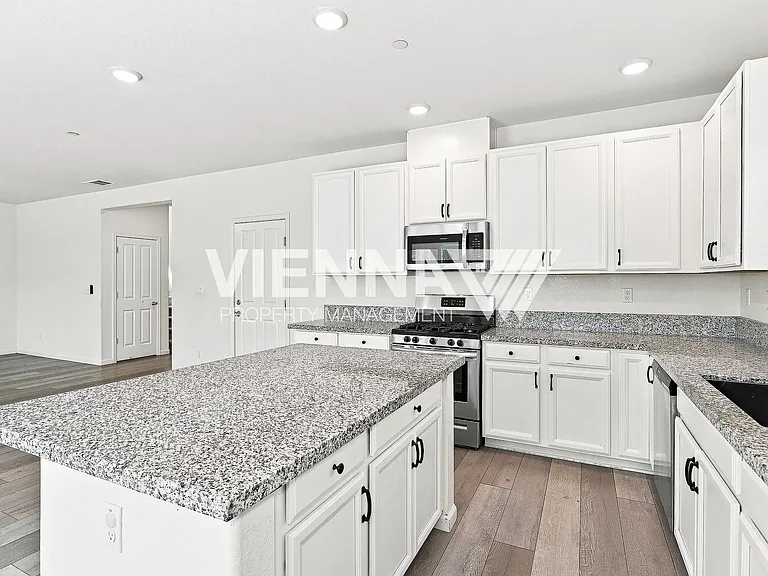 3033 Welton Cir — Photo 7