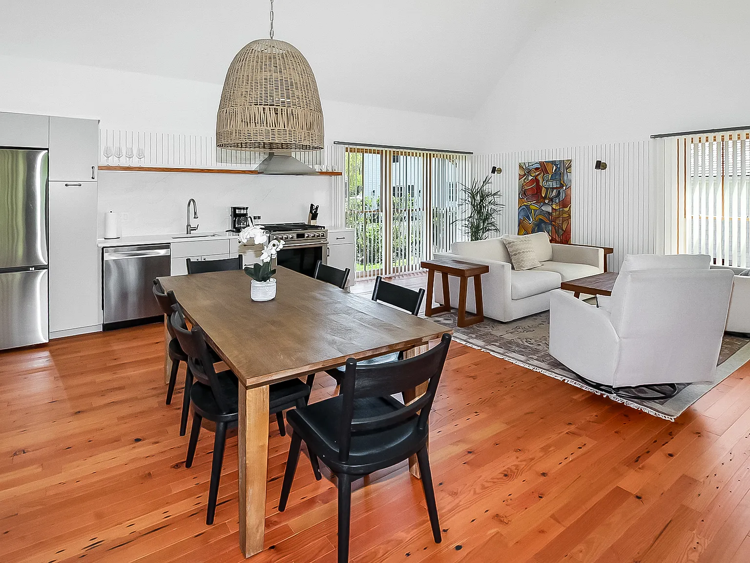 2 bed, 1300 sqft, $3,200 — Photo 4
