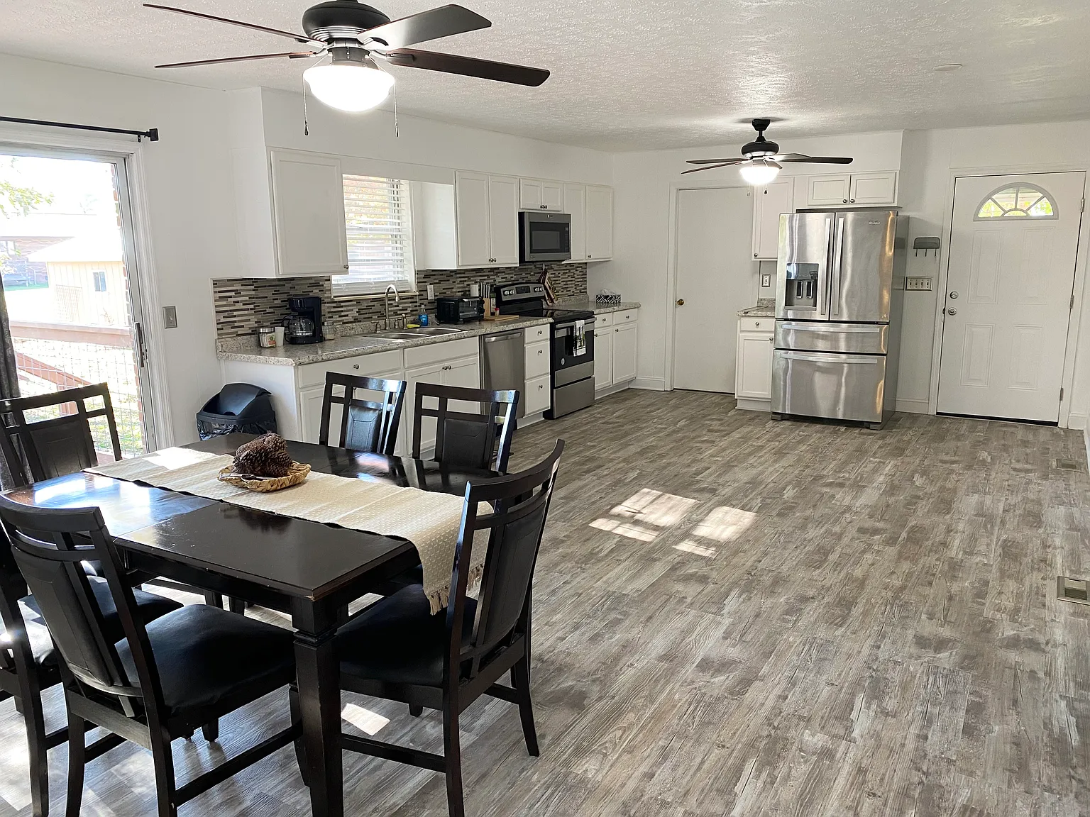 3 bed, 1.5 bath, 1485 sqft, $2,200 — Photo 1