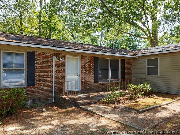 742 Buena Vista Dr — Photo 3