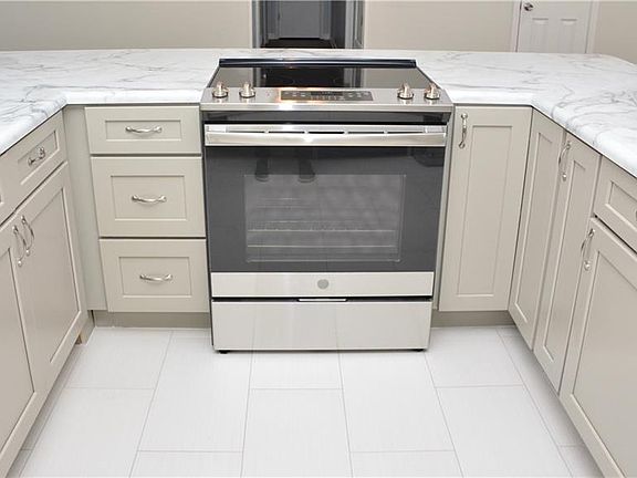 3rd image of 6300 Medearis Ct