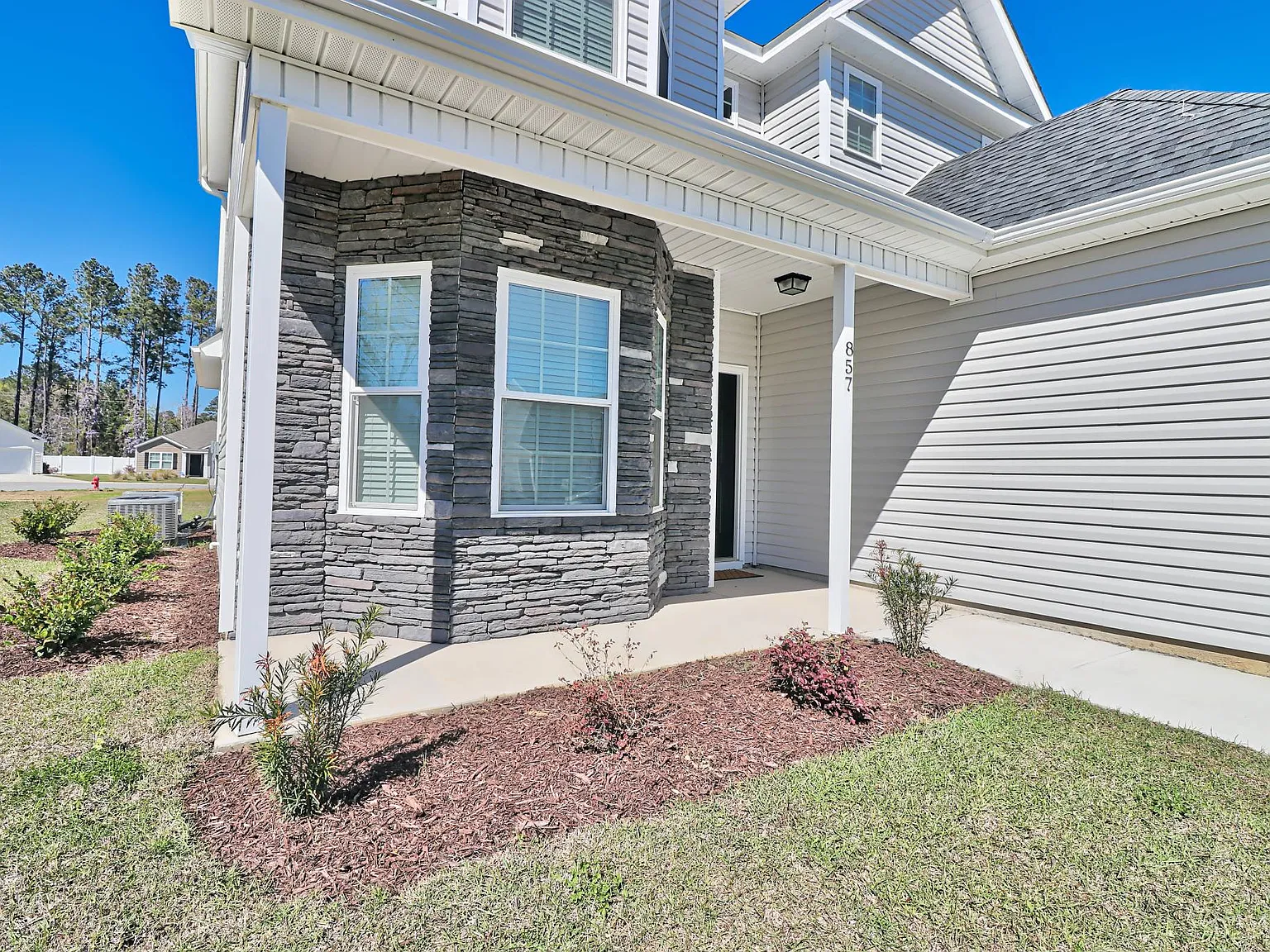 4 bed, 2.5 bath, 1734 sqft, $2,195 — Photo 3